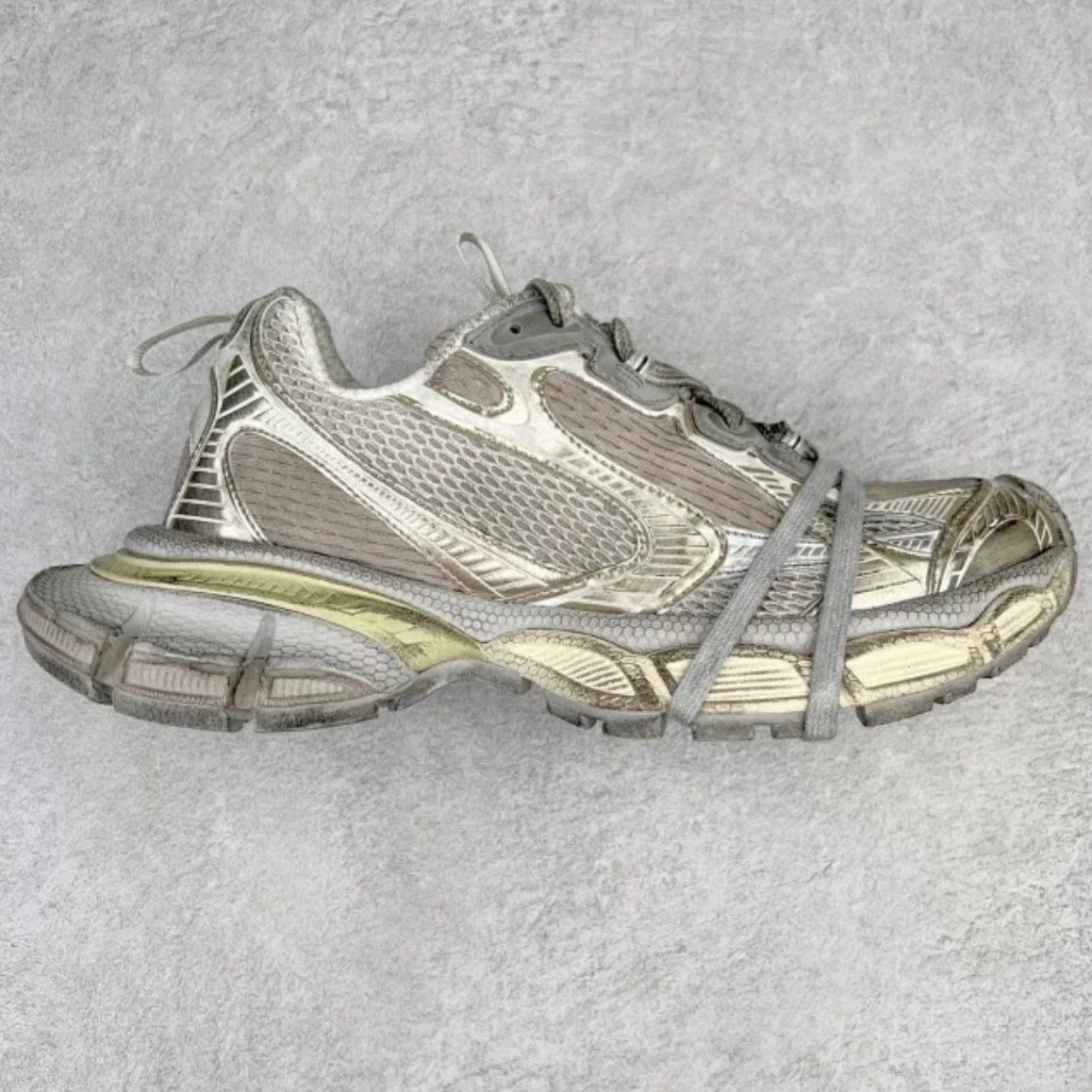 BALENCIAGA 3XL Teenager. Running Shoe Beige Shoes