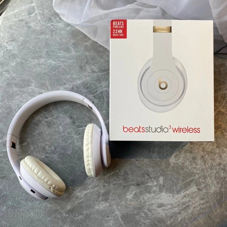 Beats Studio3 Wireless Headphones White