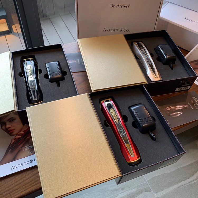 Dr. Arrivo Artistic & Co. Equipment Red