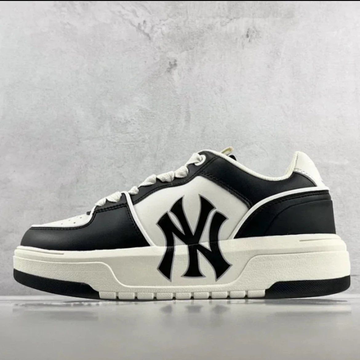MLB New York Yankees Black Sneakers