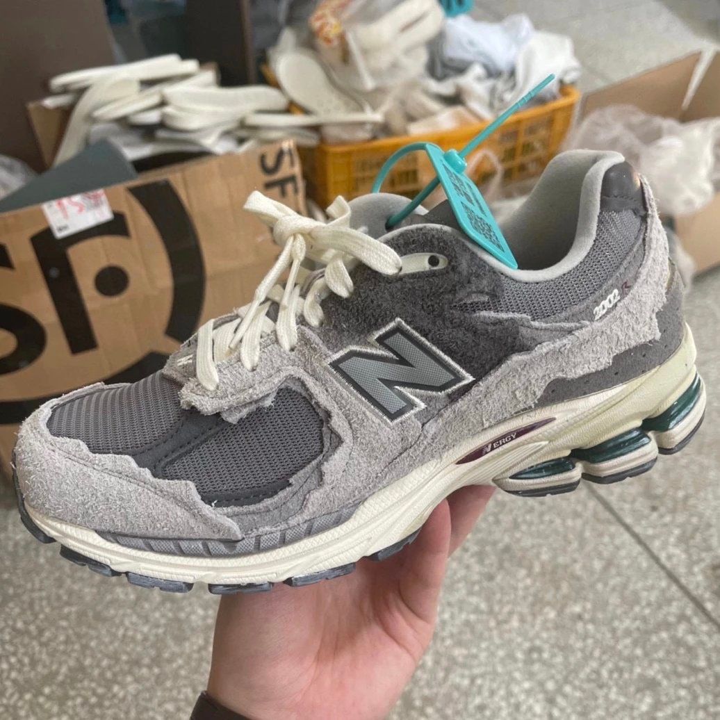 New Balance 2002R Sneaker Grey Shoes